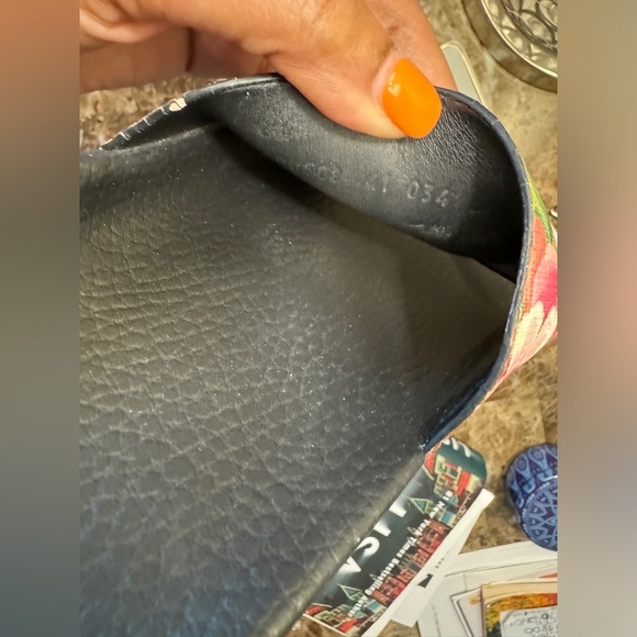 Gucci

GG Blooms Supreme Slide Sandals
Serial number included in picture - Picture 3 of 5